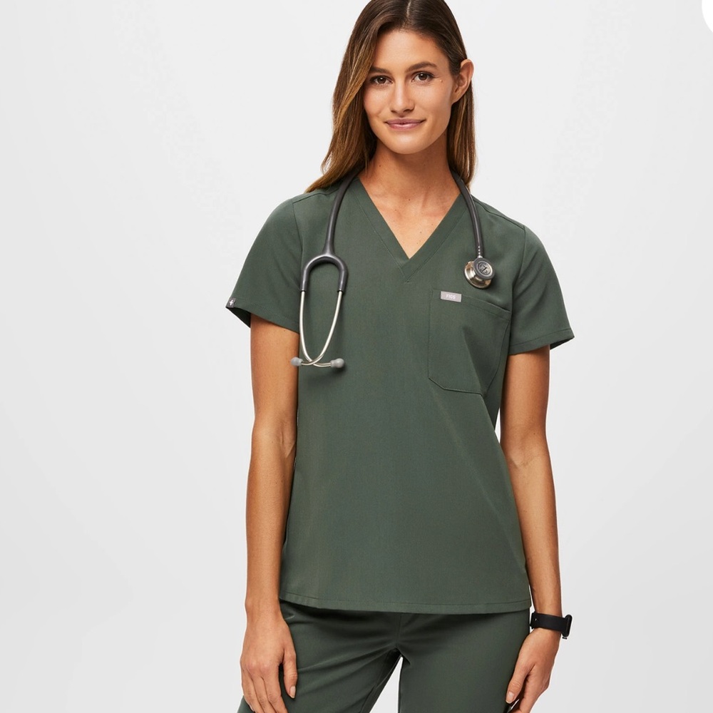 Caterina One Pocket Scrub Top- Green (tooth on L sleeve) READ DESCRIPTION